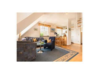 Sitzgruppe mit Blick Richtung Küche