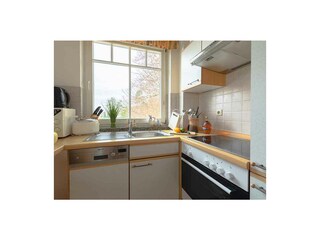 komplett eingerichtete Küche