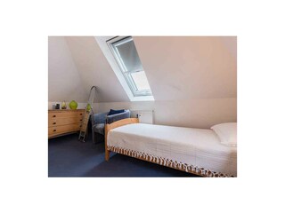 Schlafzimmer auf der Galerie und Kommode