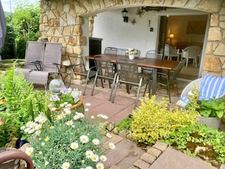 überdachte Terrasse