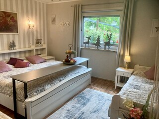 Schlafzimmer 1