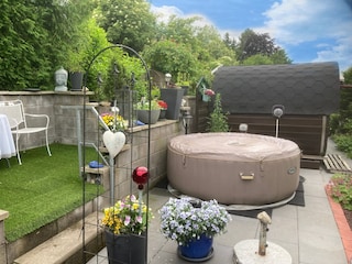 Whirlpool und Terrasse