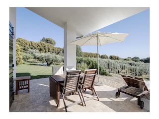 Terrasse mit Esstisch