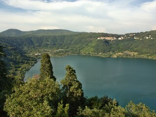 Der See: Lage di Nemi