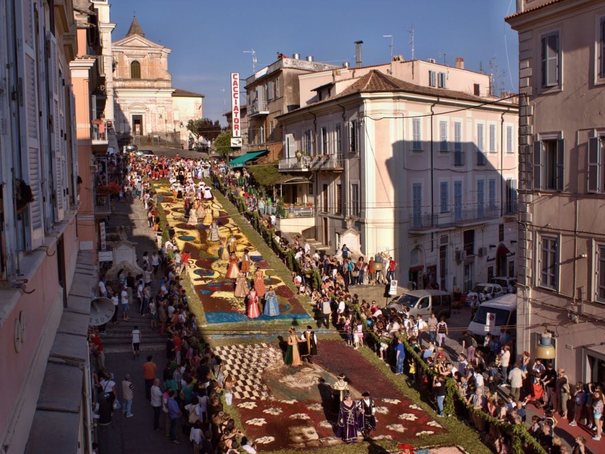 Genzano di Roma mit dem jährlichen Blumenfest