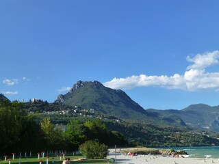 Berg Monte Castello und Strand von Toscolano