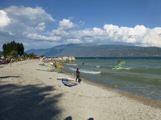 Surfen am Strand von Toscolano