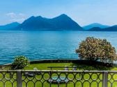 Balcony (approx. 100 m²) with breathtaking lake view