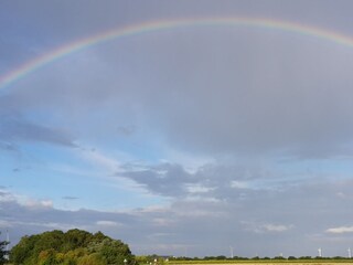 Regenbogen am Horizont