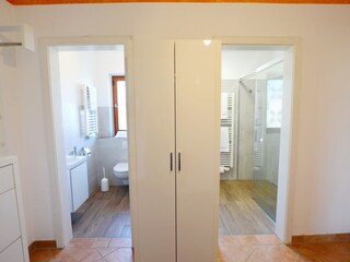Badezimmer und WC EG