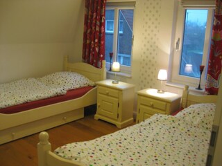 2. Schlafzimmer oben