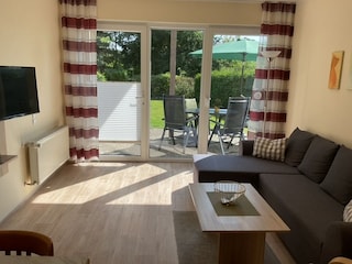 Wohnbereich mit Ausgang Terrasse