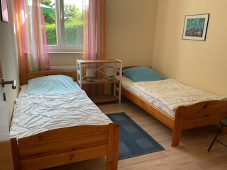 Schlafzimmer mit 2 Einzelbetten