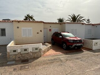 Eingang  mit eigenem Parkplatz