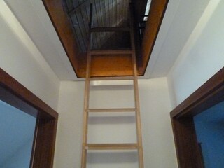 Treppe zum Spitzboden