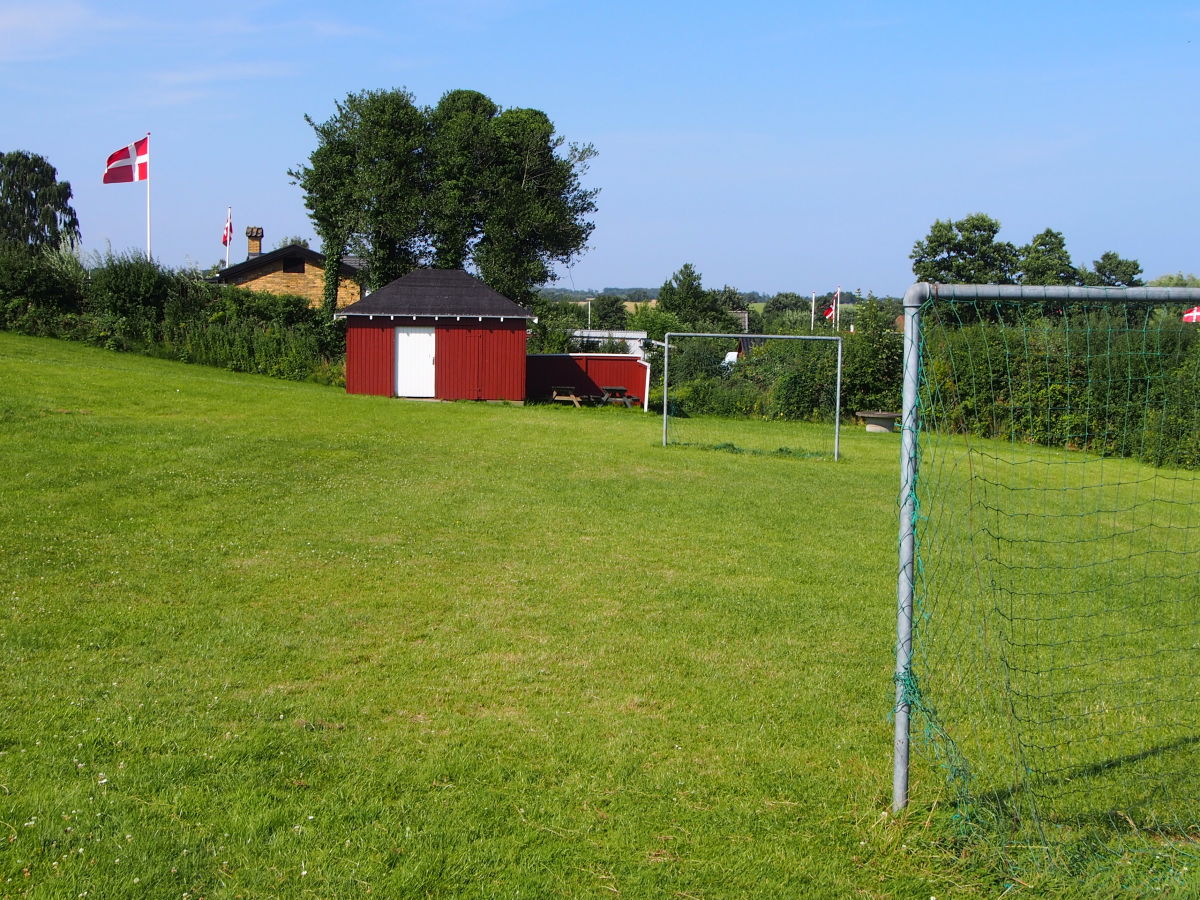 Gemütliches Fussballfeld 100 M.