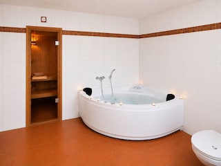 Whirlpool und eigener Sauna