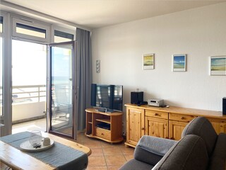 Wohnzimmer mit Südbalkon