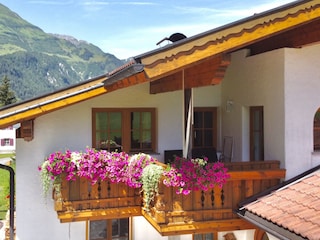 Balkon mit Morgensonne