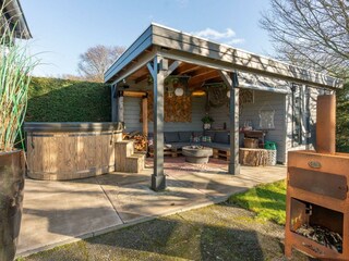Die Veranda mit Lounge-ecke und Finnischer Sauna