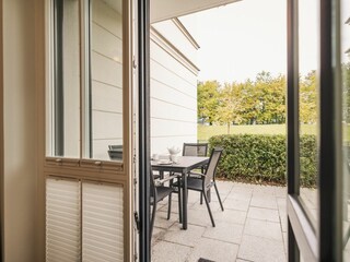 Wohnbereich mit Blick zur Terrasse