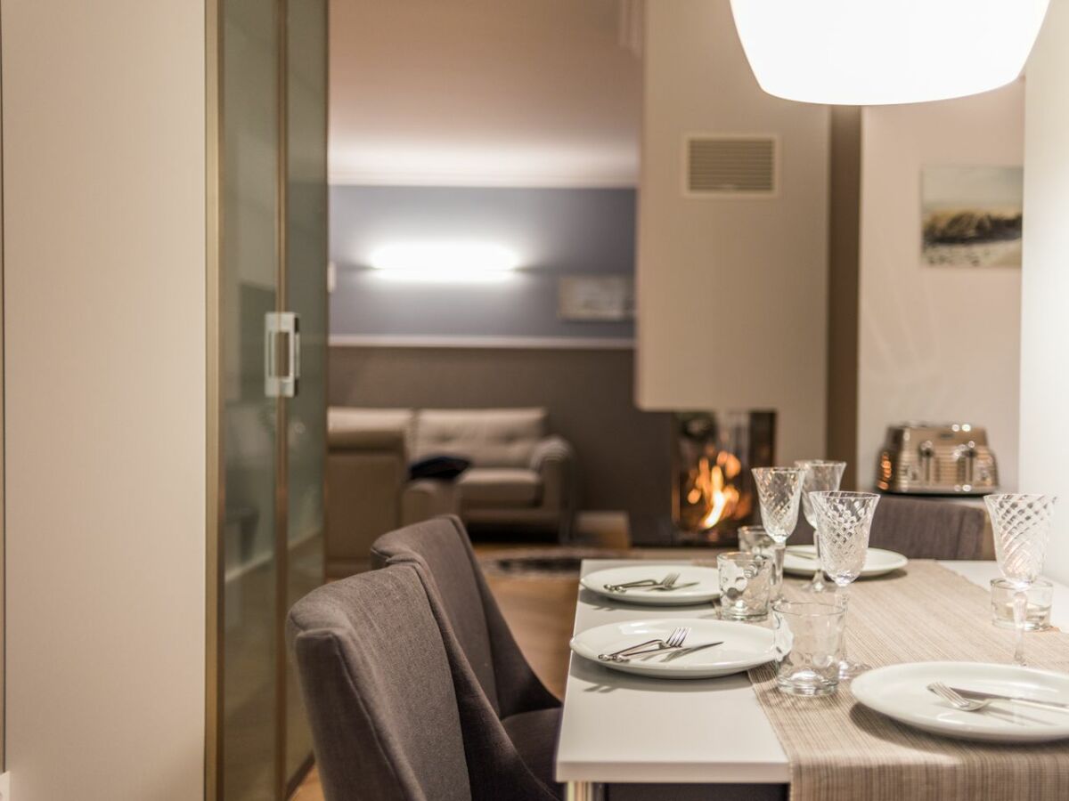Wohnzimmer mit Essbereich