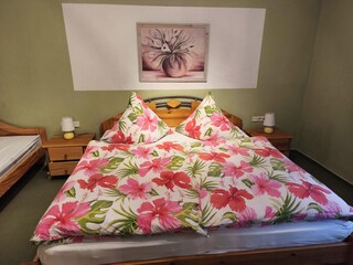 Erstes Schlafzimmer