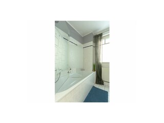 Badezimmer mit Badewanne