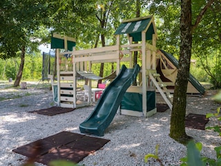 Kinderspielplatz-Schaukel, Rutsche, Spielhaus