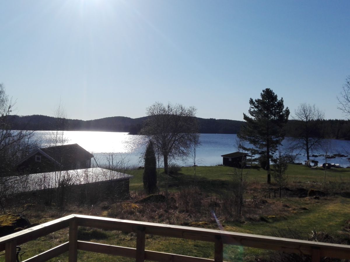 Terrasse mit Sonne und Blick am See