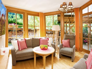 Das Wohnzimmer mit Blick nach draussen
