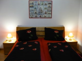 Schlafzimmer im Erdgeschoss (Liegefläche 160 x 200)