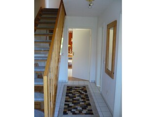 Flur; Treppe ins Obergeschoss