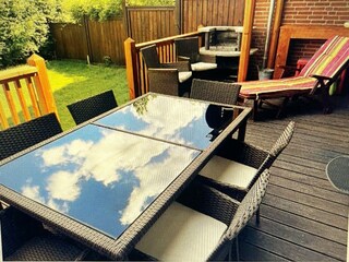 Garten hinten eingezäunt.