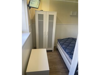 Schlafzimmer links vorne Seitenansicht.