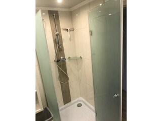 Neues Bad mit Dusche