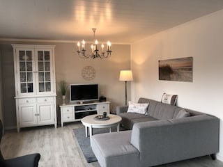 Heller lichtdurchfluteter Wohnraum