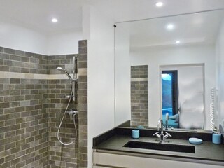 Partial view - shower bath