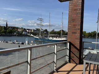 Hafenblick vom Balkon
