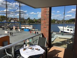 Nachmittags- und Abendsonne bei einem Glas Wein