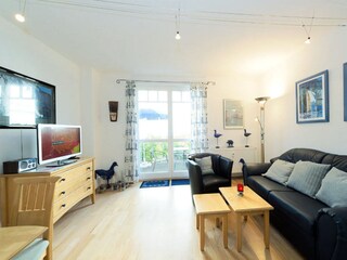 Sitzecke und TV mit Flachbildschirm