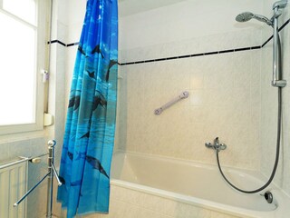Badezimmer mit Badewanne