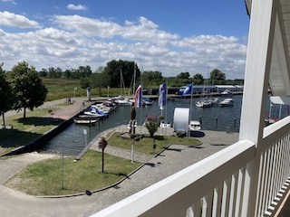 Blick vom Südbalkon auf die Slipanlage