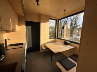 Sitzecke im Erker mit Küche