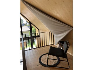 Galerie mit Sessel und Plattenspieler