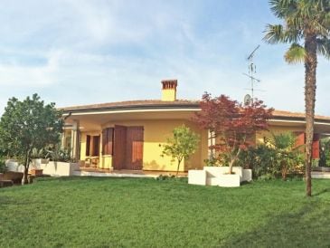 Holiday house - No title -