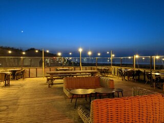 Abends an einem der schönen Strandpavillons