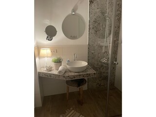 Großes Badezimmer