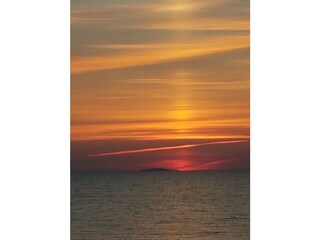 Am Horizont ist Hiddensee  zu erkennen