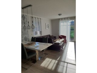Wohnzimmer- Eßbereich3b